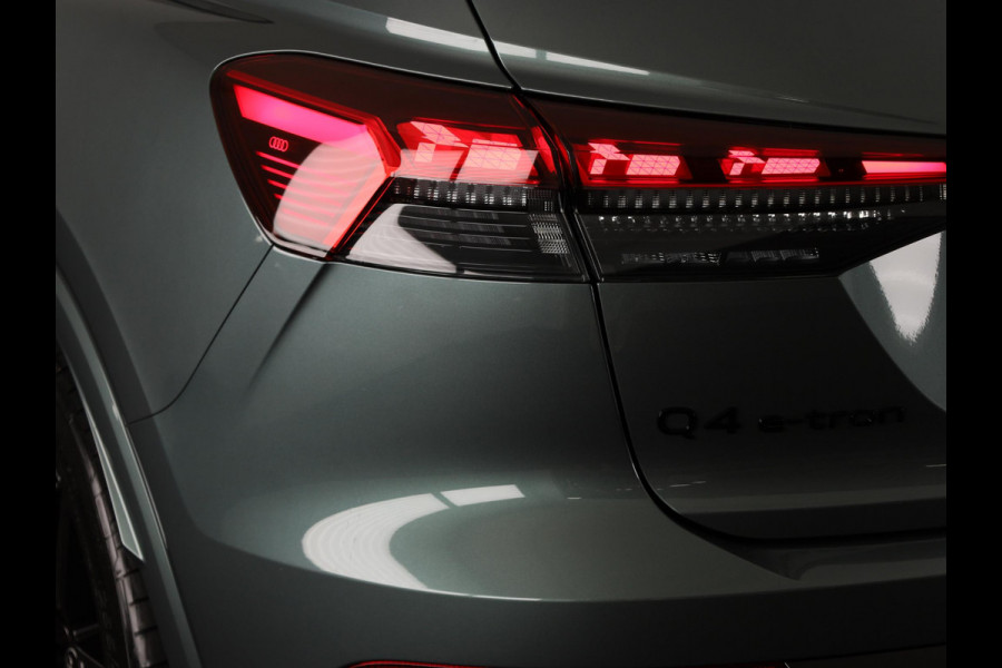 Audi Q4 e-tron S edition quattro performance 82 kWh 340pk | Panoramadak | 1 inch Lichtmetalen velgen | Akoestisch glas | Head up Display | Elek.verst.best.stoel geheugen | Lederen bekleding