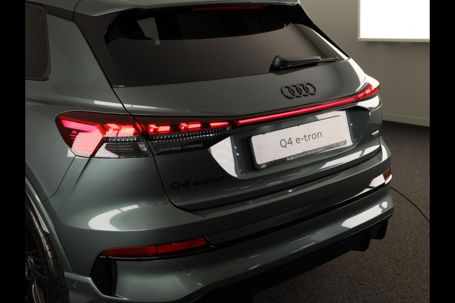 Audi Q4 e-tron S edition quattro performance 82 kWh 340pk | Panoramadak | 1 inch Lichtmetalen velgen | Akoestisch glas | Head up Display | Elek.verst.best.stoel geheugen | Lederen bekleding