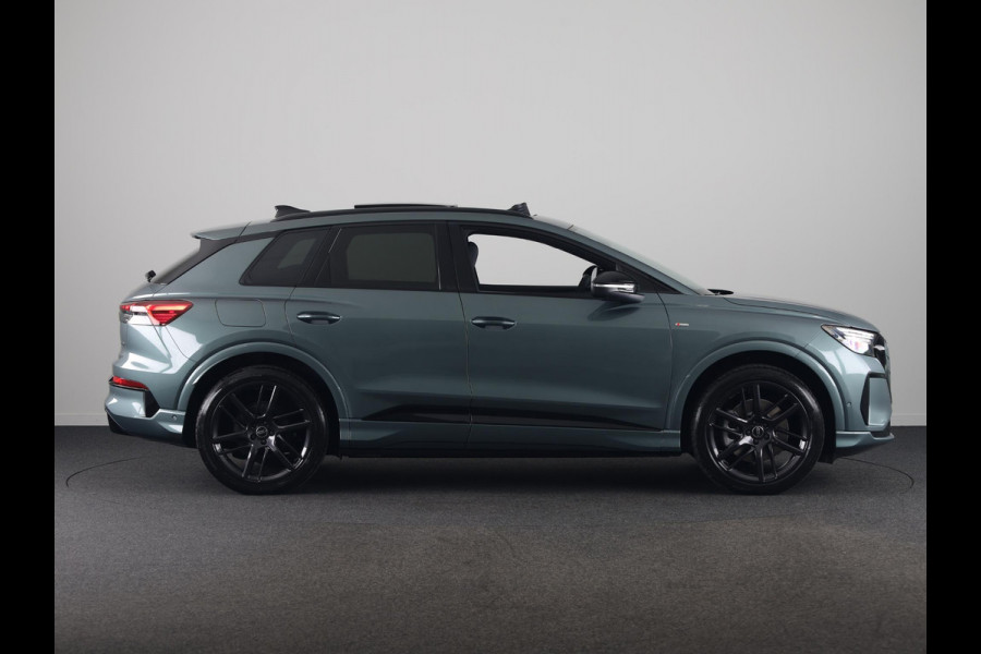 Audi Q4 e-tron S edition quattro performance 82 kWh 340pk | Panoramadak | 1 inch Lichtmetalen velgen | Akoestisch glas | Head up Display | Elek.verst.best.stoel geheugen | Lederen bekleding