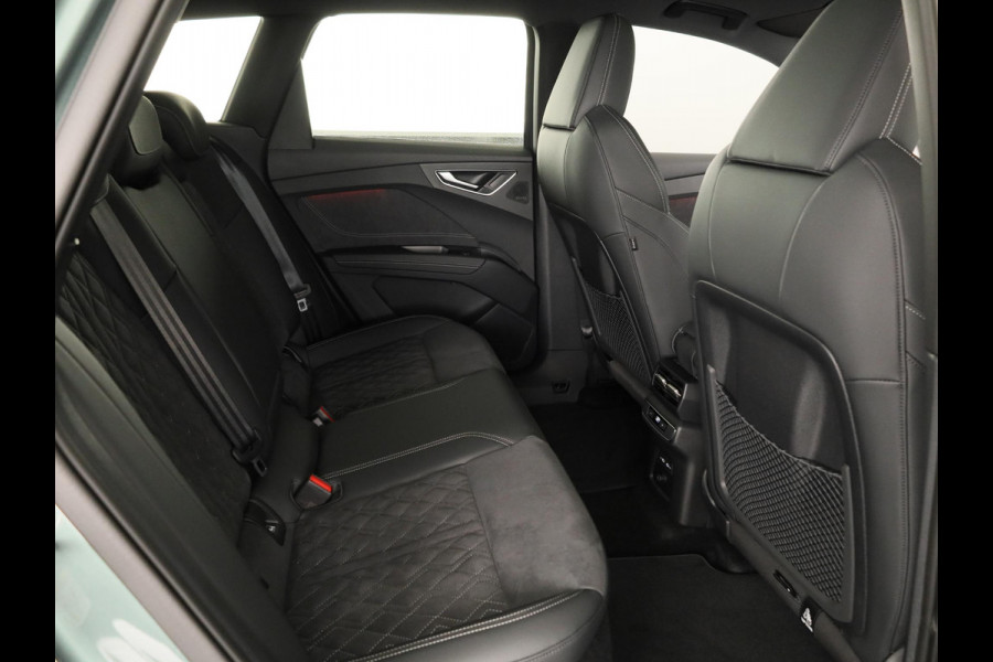 Audi Q4 e-tron S edition quattro performance 82 kWh 340pk | Panoramadak | 1 inch Lichtmetalen velgen | Akoestisch glas | Head up Display | Elek.verst.best.stoel geheugen | Lederen bekleding