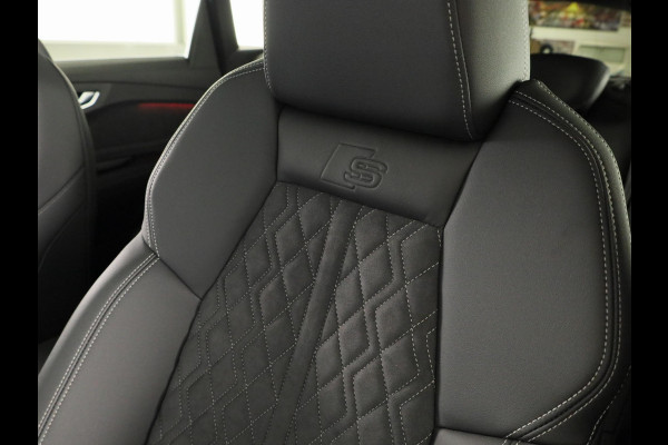 Audi Q4 e-tron S edition quattro performance 82 kWh 340pk | Panoramadak | 1 inch Lichtmetalen velgen | Akoestisch glas | Head up Display | Elek.verst.best.stoel geheugen | Lederen bekleding