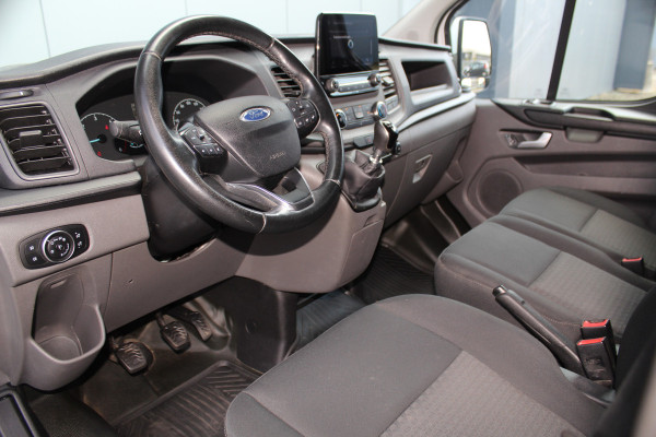 Ford Transit Custom 300 2.0-108pk TDCI L2H1 Trend. Erg nette Ford Transit Custom, die u nog jaren van dienst kan zijn ! Airco, voorraamverw., trekhaak, cruise control, camera, parkeersensoren v+a, 3-zits, laadruimte betimmerd etc.