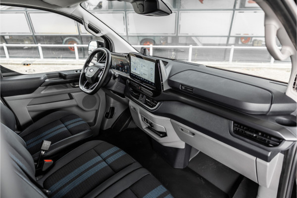 Ford E-Transit Custom 340 L2H1 Sport 71 kWh | Driving Assistant | 360 Camera | DSS LED | B&O | L+R Schuifdeur | CarPlay | Navigatie | 3-Zitter | Elek stoelen