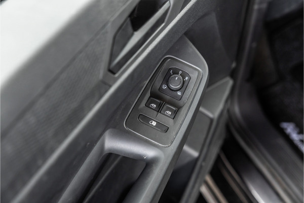 Volkswagen Caddy Cargo Maxi 2.0 TDI | ACC | Camera | Trekhaak | L+R Schuifdeur | CarPlay | Dodehoek detectie | Stoelverwarming | LED | Trekhaak | Lederen bekleding | Sidebars | Betimmering | 18'' Sport velgen | Orig. NL Auto