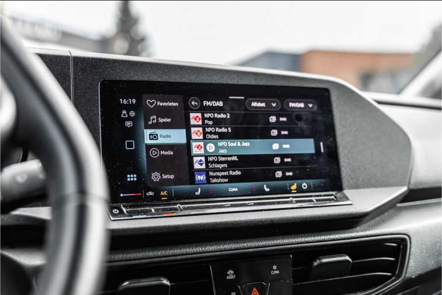 Volkswagen Caddy Cargo Maxi 2.0 TDI | ACC | Camera | Trekhaak | L+R Schuifdeur | CarPlay | Dodehoek detectie | Stoelverwarming | LED | Trekhaak | Lederen bekleding | Sidebars | Betimmering | 18'' Sport velgen | Orig. NL Auto
