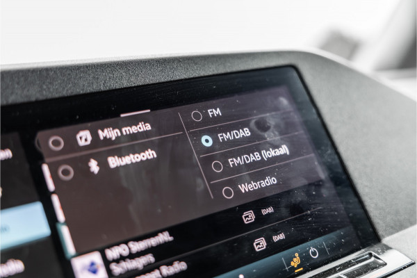 Volkswagen Caddy Cargo Maxi 2.0 TDI | ACC | Camera | Trekhaak | L+R Schuifdeur | CarPlay | Dodehoek detectie | Stoelverwarming | LED | Trekhaak | Lederen bekleding | Sidebars | Betimmering | 18'' Sport velgen | Orig. NL Auto