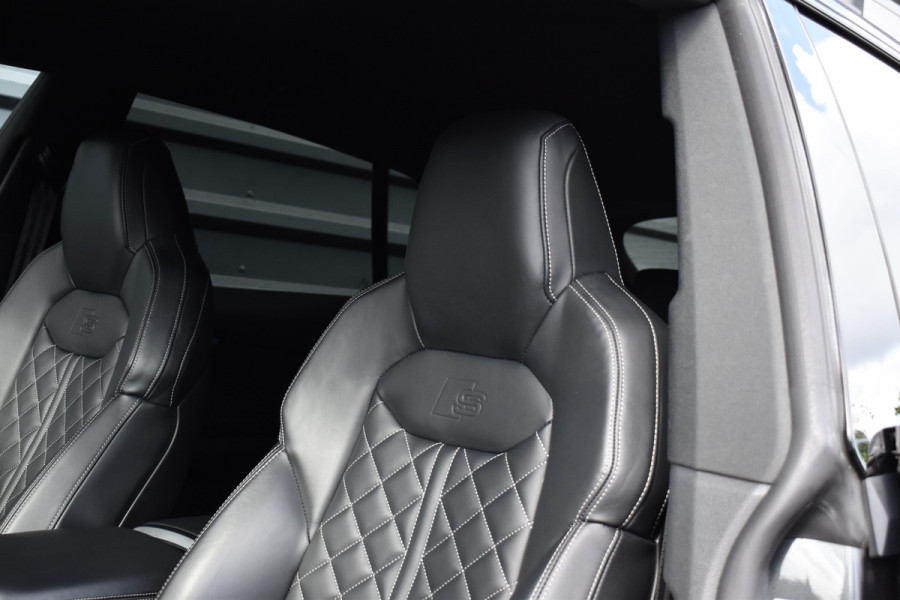 Audi Q8 55 TFSI e Quattro Pro Line S | ACC | RS-Seats | Head-Up | B&O | Softclose | 22'' Wielen | Stuurverwarming | Matrix | Nachtzicht |