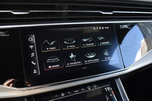 Audi Q8 55 TFSI e Quattro Pro Line S | ACC | RS-Seats | Head-Up | B&O | Softclose | 22'' Wielen | Stuurverwarming | Matrix | Nachtzicht |