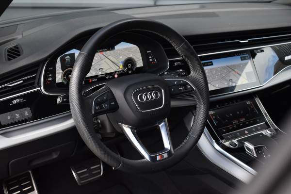 Audi Q8 55 TFSI e Quattro Pro Line S | ACC | RS-Seats | Head-Up | B&O | Softclose | 22'' Wielen | Stuurverwarming | Matrix | Nachtzicht |