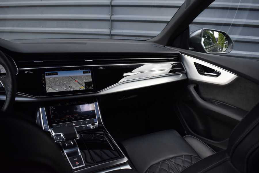Audi Q8 55 TFSI e Quattro Pro Line S | ACC | RS-Seats | Head-Up | B&O | Softclose | 22'' Wielen | Stuurverwarming | Matrix | Nachtzicht |