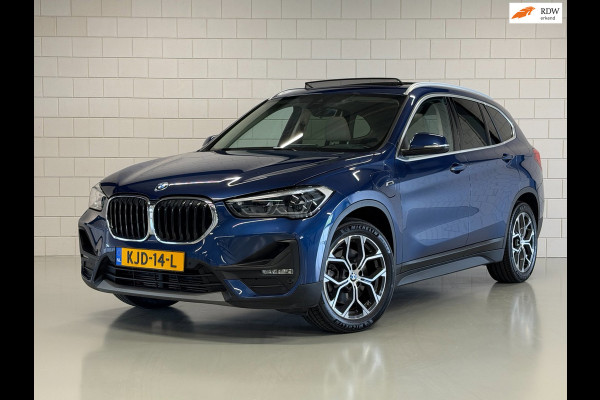 BMW X1 XDrive25e High Executive | PANO | 1E EIG | DEALER | LEDER | CAMERA | NAVI PROF | SPORTSTOELEN