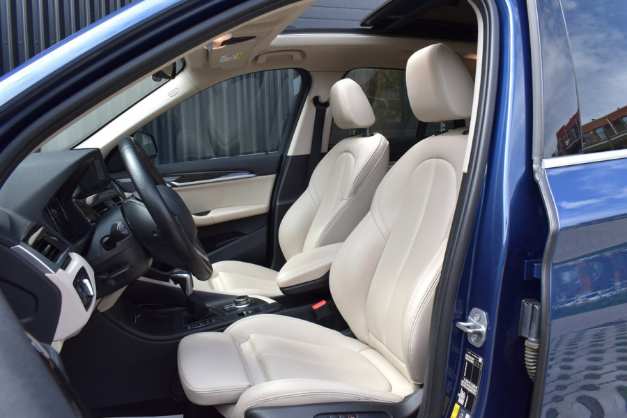 BMW X1 XDrive25e High Executive | PANO | 1E EIG | DEALER | LEDER | CAMERA | NAVI PROF | SPORTSTOELEN