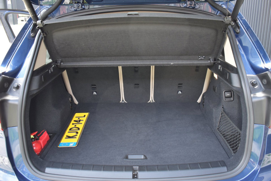 BMW X1 XDrive25e High Executive | PANO | 1E EIG | DEALER | LEDER | CAMERA | NAVI PROF | SPORTSTOELEN
