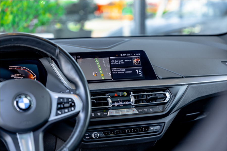 BMW 1-serie 118i - M Sport | Panorama | H&K | Memory | ACC