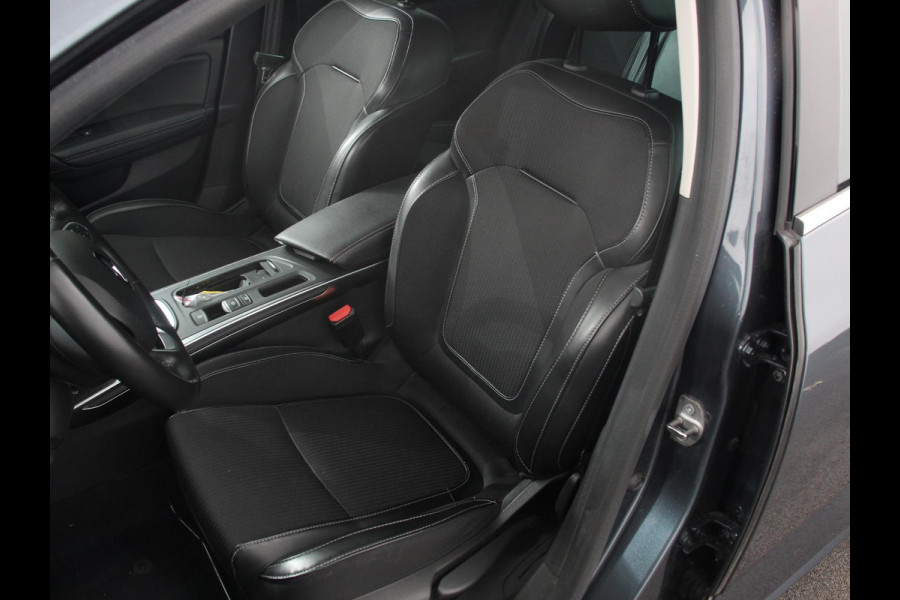 Renault Mégane Estate 1.3 TCe 140pk Automaat Intens Trekhaak Camera Navigatie Climate Control Cruise Control Lichtmetalen velgen Parkeer sensoren
