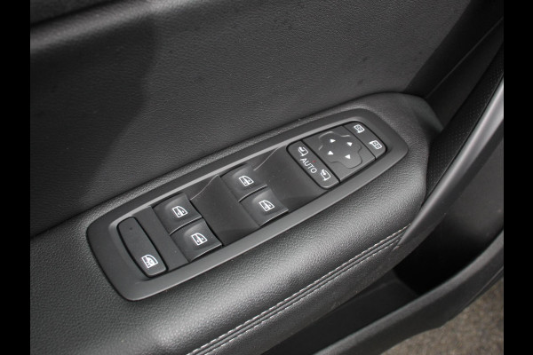 Renault Mégane Estate 1.3 TCe 140pk Automaat Intens Trekhaak Camera Navigatie Climate Control Cruise Control Lichtmetalen velgen Parkeer sensoren