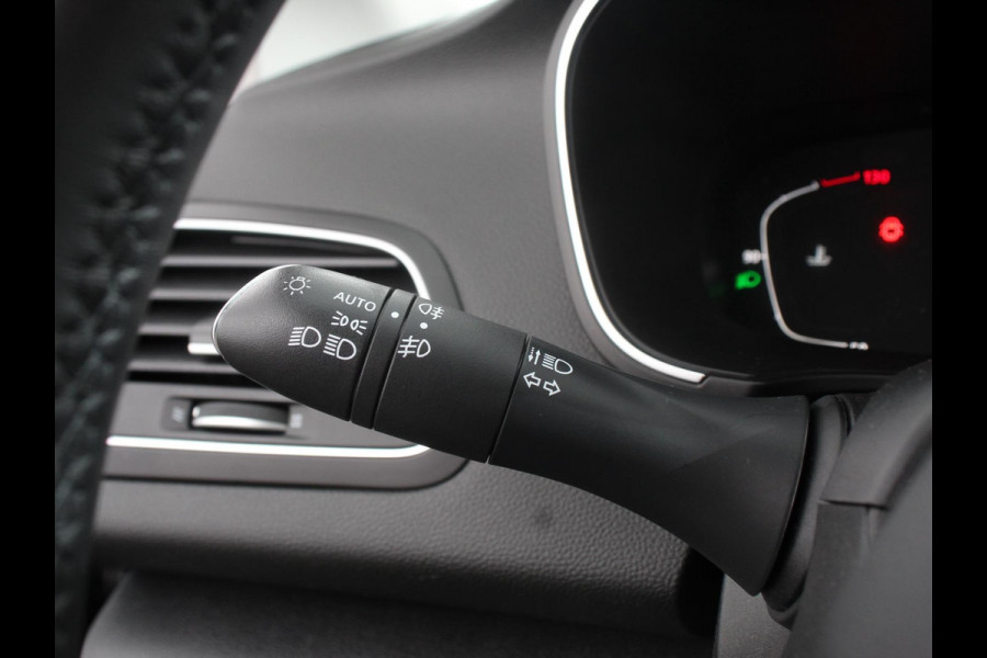 Renault Mégane Estate 1.3 TCe 140pk Automaat Intens Trekhaak Camera Navigatie Climate Control Cruise Control Lichtmetalen velgen Parkeer sensoren