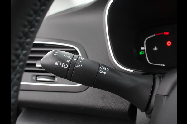 Renault Mégane Estate 1.3 TCe 140pk Automaat Intens Trekhaak Camera Navigatie Climate Control Cruise Control Lichtmetalen velgen Parkeer sensoren