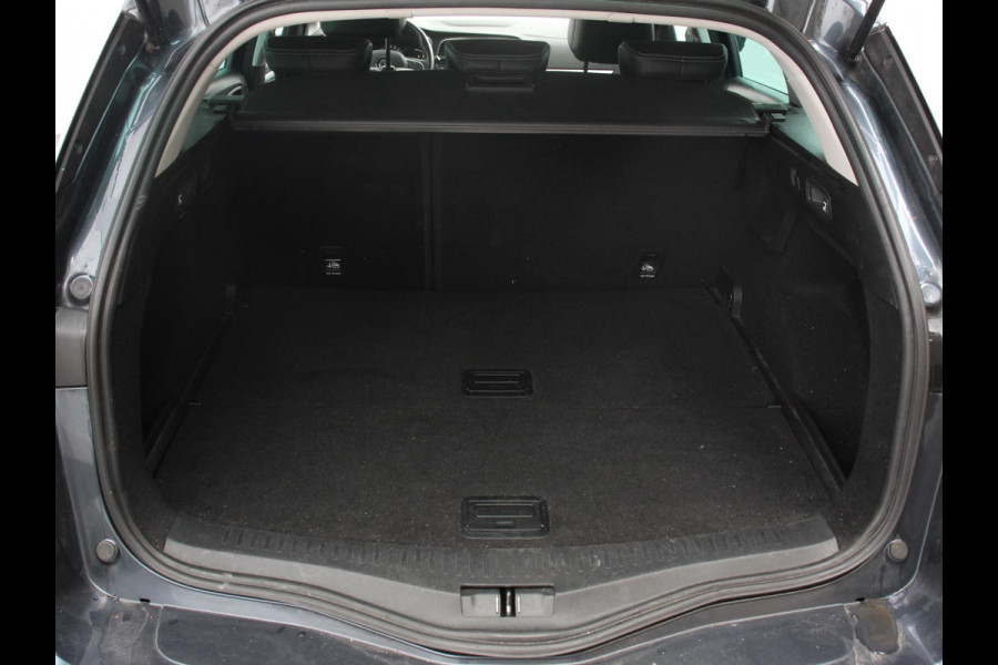 Renault Mégane Estate 1.3 TCe 140pk Automaat Intens Trekhaak Camera Navigatie Climate Control Cruise Control Lichtmetalen velgen Parkeer sensoren