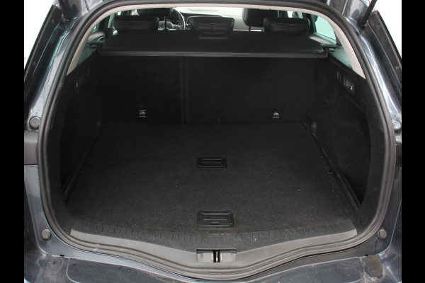 Renault Mégane Estate 1.3 TCe 140pk Automaat Intens Trekhaak Camera Navigatie Climate Control Cruise Control Lichtmetalen velgen Parkeer sensoren