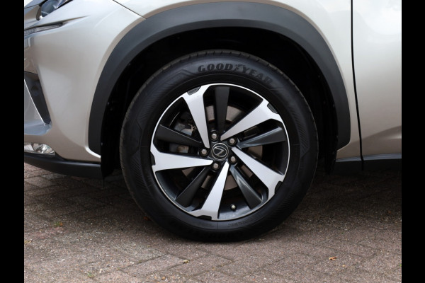 Lexus NX 300h AWD President Line | Panoramadak | Mark Levinson | Stoelventilatie