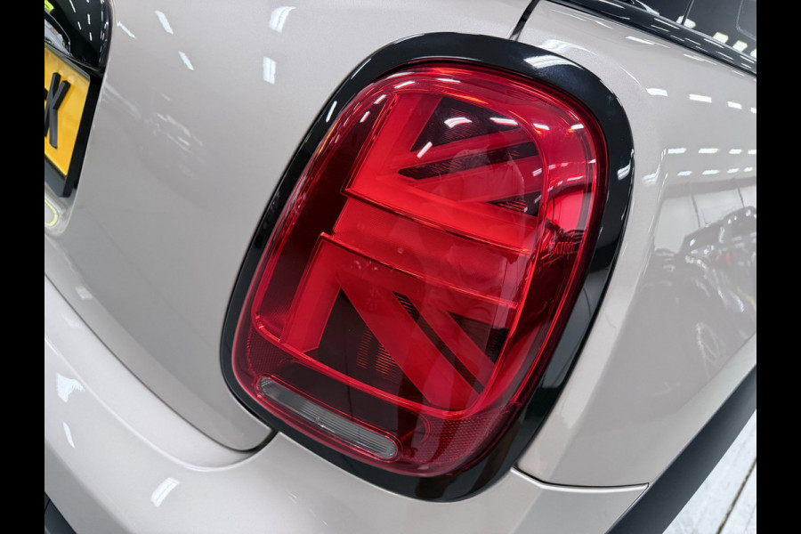 MINI 3-deurs 1.5 Cooper BLACK-EDITION 136PK 17''DAB/ NAVI/CRUISE/ECC/PDC/CARPLAY/SPORTSTOELEN///