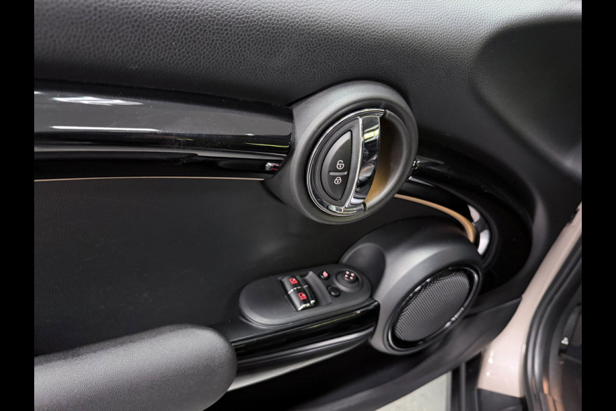 MINI 3-deurs 1.5 Cooper BLACK-EDITION 136PK 17''DAB/ NAVI/CRUISE/ECC/PDC/CARPLAY/SPORTSTOELEN///