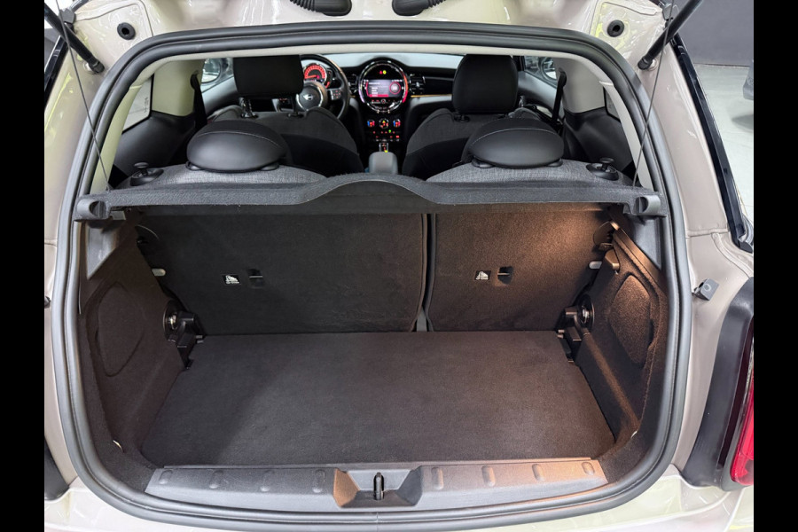 MINI 3-deurs 1.5 Cooper BLACK-EDITION 136PK 17''DAB/ NAVI/CRUISE/ECC/PDC/CARPLAY/SPORTSTOELEN///