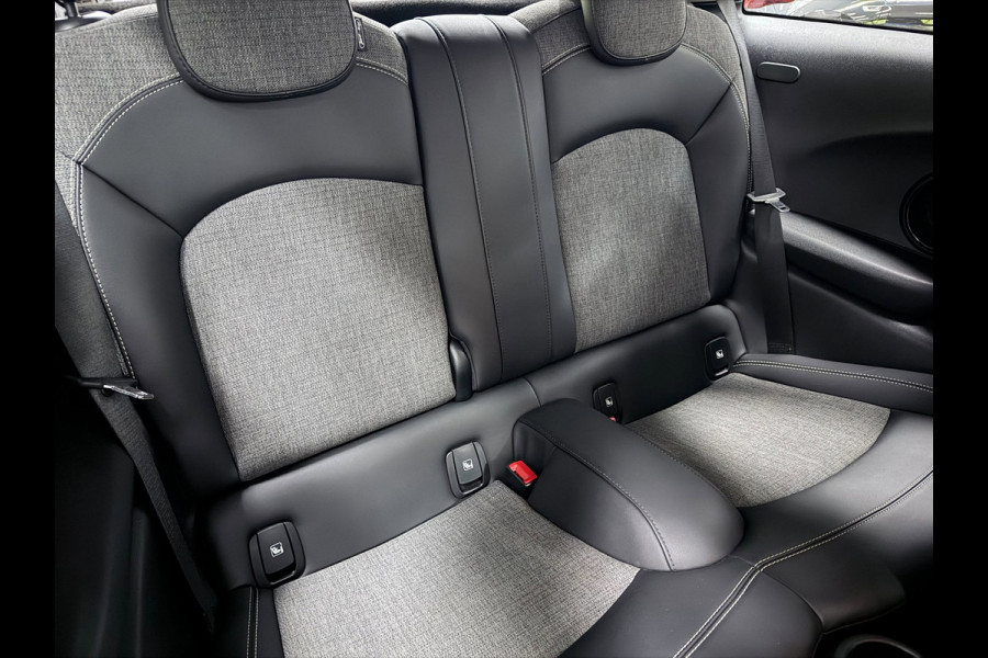 MINI 3-deurs 1.5 Cooper BLACK-EDITION 136PK 17''DAB/ NAVI/CRUISE/ECC/PDC/CARPLAY/SPORTSTOELEN///