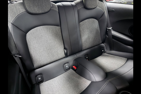 MINI 3-deurs 1.5 Cooper BLACK-EDITION 136PK 17''DAB/ NAVI/CRUISE/ECC/PDC/CARPLAY/SPORTSTOELEN///