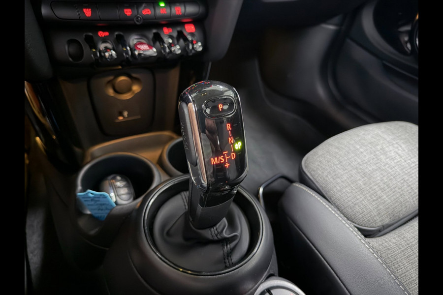 MINI 3-deurs 1.5 Cooper BLACK-EDITION 136PK 17''DAB/ NAVI/CRUISE/ECC/PDC/CARPLAY/SPORTSTOELEN///