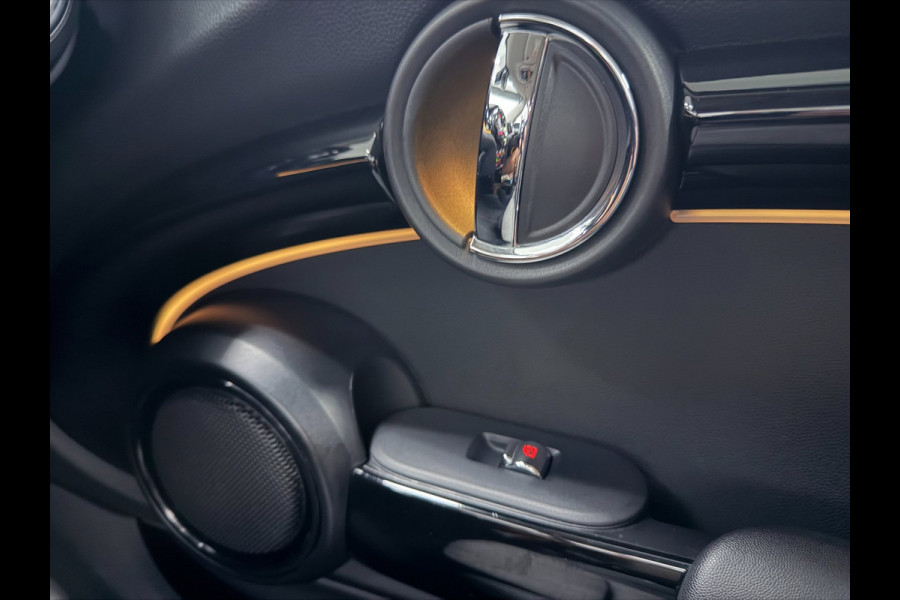 MINI 3-deurs 1.5 Cooper BLACK-EDITION 136PK 17''DAB/ NAVI/CRUISE/ECC/PDC/CARPLAY/SPORTSTOELEN///
