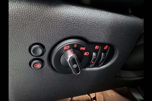 MINI 3-deurs 1.5 Cooper BLACK-EDITION 136PK 17''DAB/ NAVI/CRUISE/ECC/PDC/CARPLAY/SPORTSTOELEN///