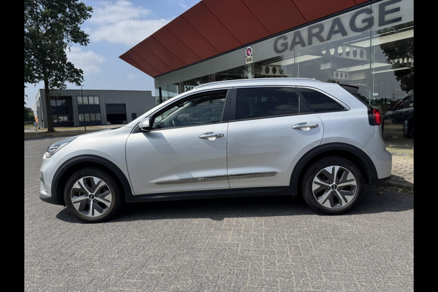 Kia e-Niro ExecutiveLine Sky 64 kWh | SOH: 93,9% | 3 Fase | Warmte pomp | Schuifdak | Adaptive CC | LED | Climate |