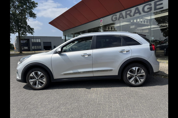 Kia e-Niro ExecutiveLine Sky 64 kWh | SOH: 93,9% | 3 Fase | Warmte pomp | Schuifdak | Adaptive CC | LED | Climate |