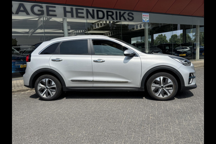 Kia e-Niro ExecutiveLine Sky 64 kWh | SOH: 93,9% | 3 Fase | Warmte pomp | Schuifdak | Adaptive CC | LED | Climate |