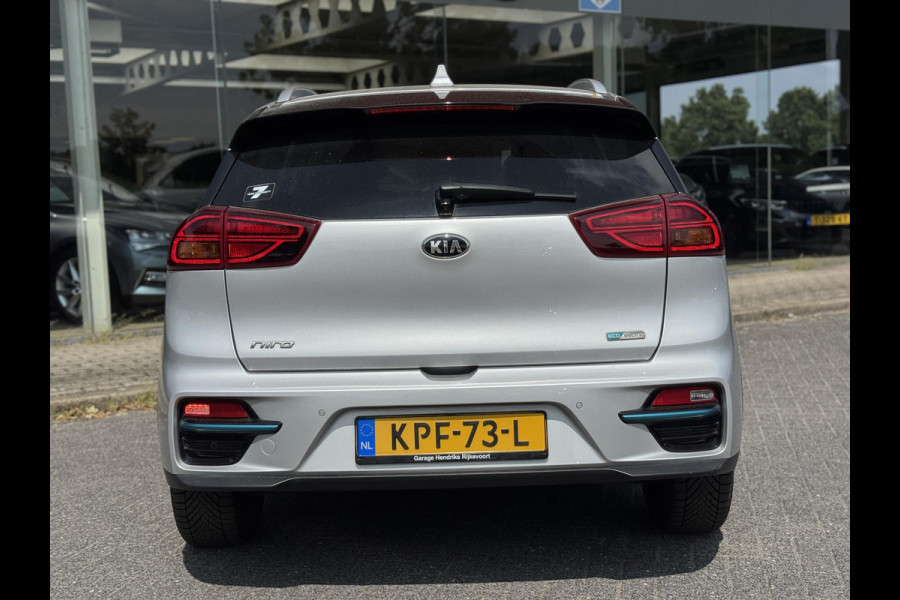Kia e-Niro ExecutiveLine Sky 64 kWh | SOH: 93,9% | 3 Fase | Warmte pomp | Schuifdak | Adaptive CC | LED | Climate |