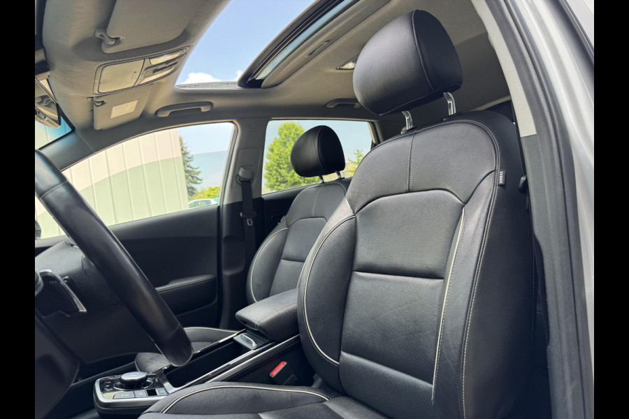 Kia e-Niro ExecutiveLine Sky 64 kWh | SOH: 93,9% | 3 Fase | Warmte pomp | Schuifdak | Adaptive CC | LED | Climate |