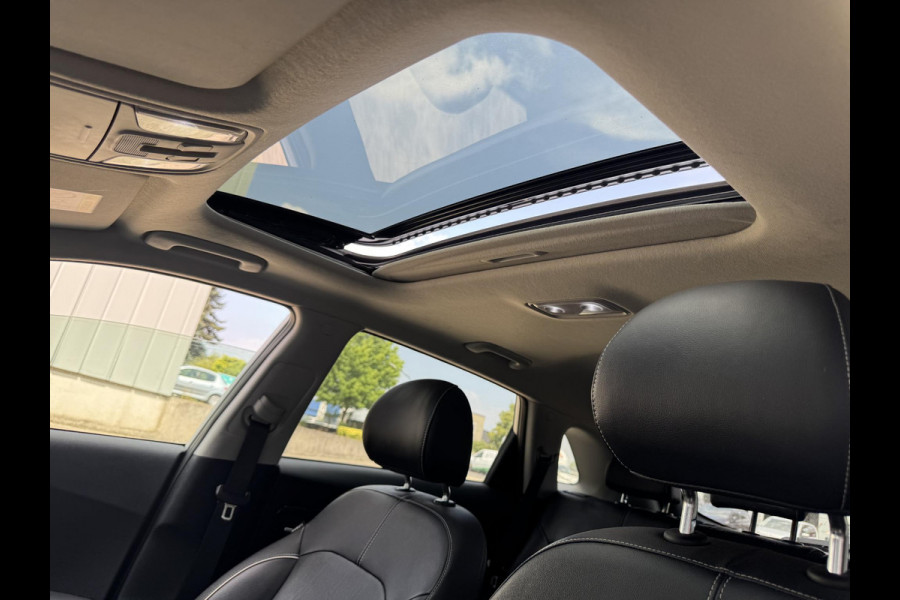 Kia e-Niro ExecutiveLine Sky 64 kWh | SOH: 93,9% | 3 Fase | Warmte pomp | Schuifdak | Adaptive CC | LED | Climate |