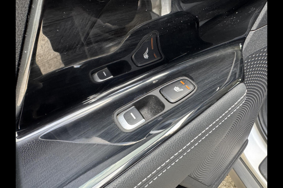 Kia e-Niro ExecutiveLine Sky 64 kWh | SOH: 93,9% | 3 Fase | Warmte pomp | Schuifdak | Adaptive CC | LED | Climate |