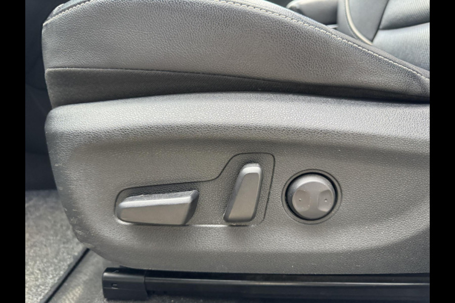 Kia e-Niro ExecutiveLine Sky 64 kWh | SOH: 93,9% | 3 Fase | Warmte pomp | Schuifdak | Adaptive CC | LED | Climate |
