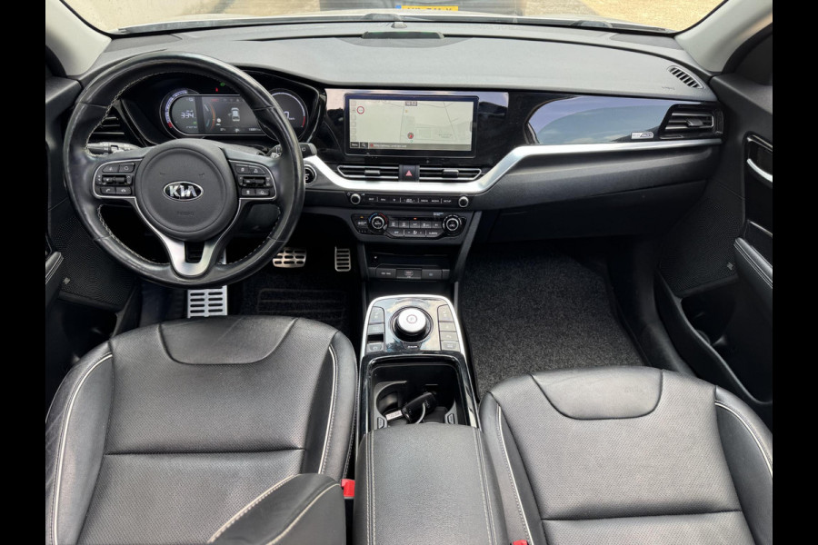Kia e-Niro ExecutiveLine Sky 64 kWh | SOH: 93,9% | 3 Fase | Warmte pomp | Schuifdak | Adaptive CC | LED | Climate |