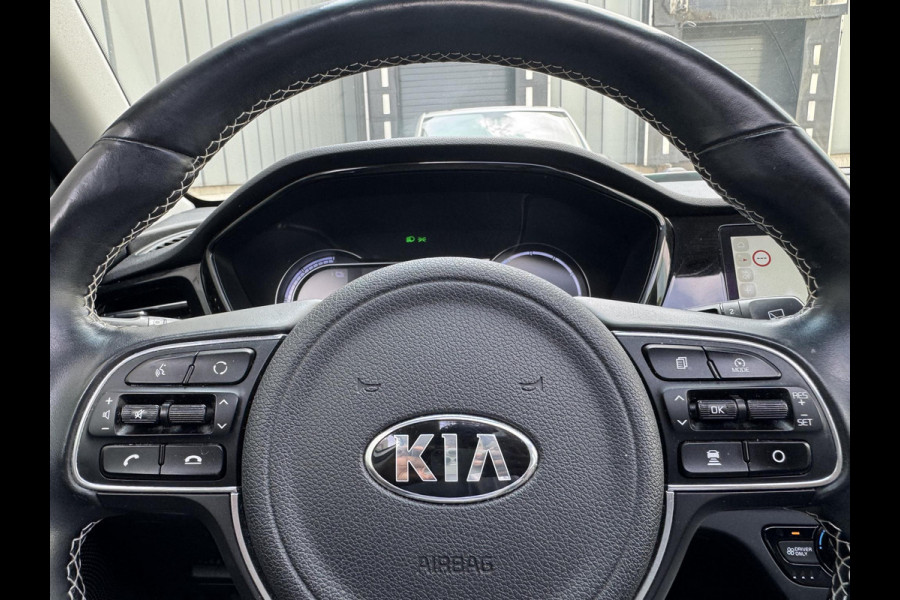 Kia e-Niro ExecutiveLine Sky 64 kWh | SOH: 93,9% | 3 Fase | Warmte pomp | Schuifdak | Adaptive CC | LED | Climate |