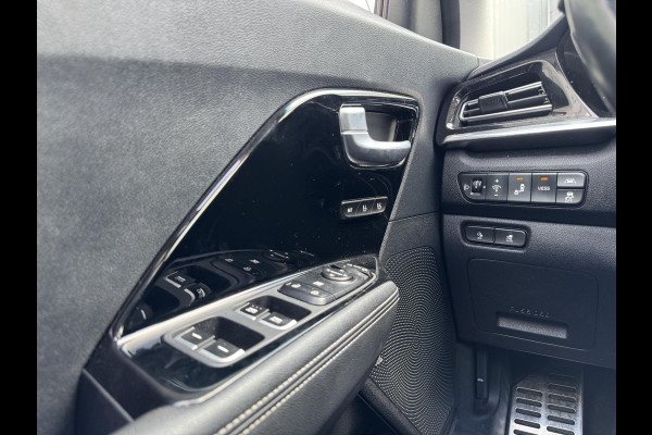 Kia e-Niro ExecutiveLine Sky 64 kWh | SOH: 93,9% | 3 Fase | Warmte pomp | Schuifdak | Adaptive CC | LED | Climate |