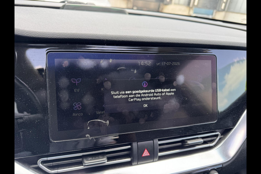 Kia e-Niro ExecutiveLine Sky 64 kWh | SOH: 93,9% | 3 Fase | Warmte pomp | Schuifdak | Adaptive CC | LED | Climate |