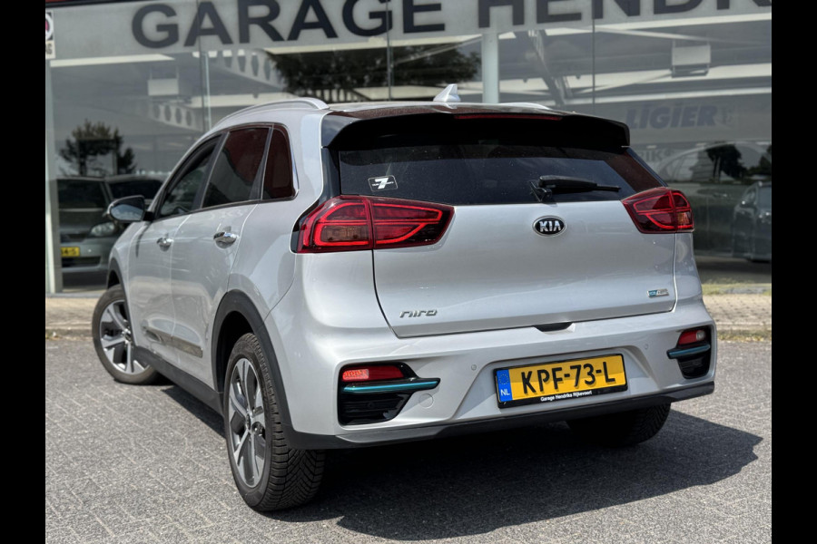 Kia e-Niro ExecutiveLine Sky 64 kWh | SOH: 93,9% | 3 Fase | Warmte pomp | Schuifdak | Adaptive CC | LED | Climate |