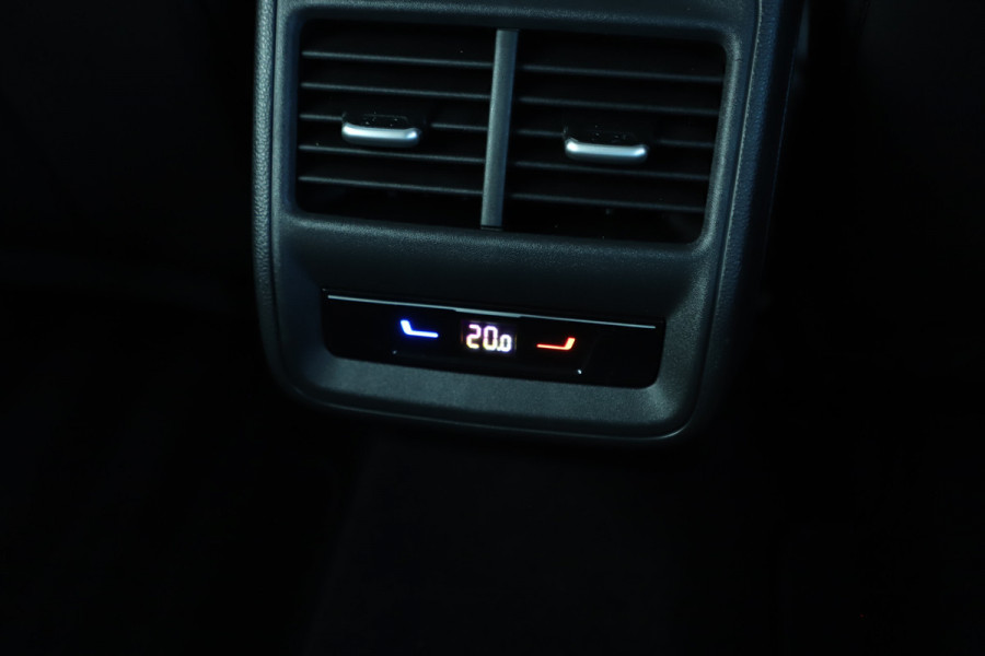 Volkswagen Passat Variant 1.5 eTSI Business | 150PK | Massage | Keyless-go | ACC | Stoelen/Stuur Verwarmd | Sfeerverlichting | Camera | Clima | 20