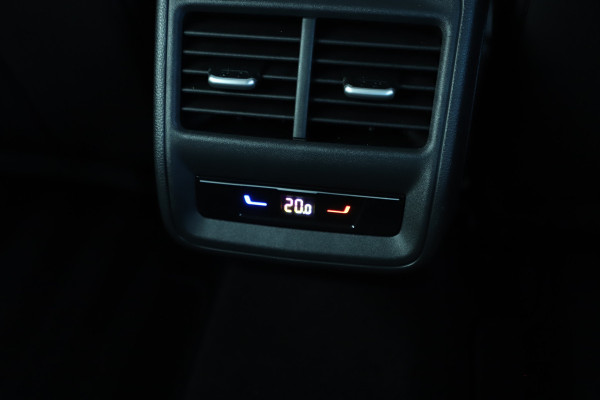 Volkswagen Passat Variant 1.5 eTSI Business | 150PK | Massage | Keyless-go | ACC | Stoelen/Stuur Verwarmd | Sfeerverlichting | Camera | Clima | 20