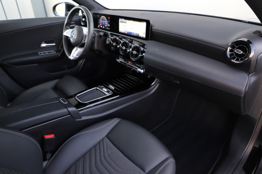 Mercedes-Benz A-Klasse 180 Star Edition | 136PK | Led | Distronic | Widescreen | Stoelverwarming | Leder | Clima | Camera | NL-Auto | 2024.