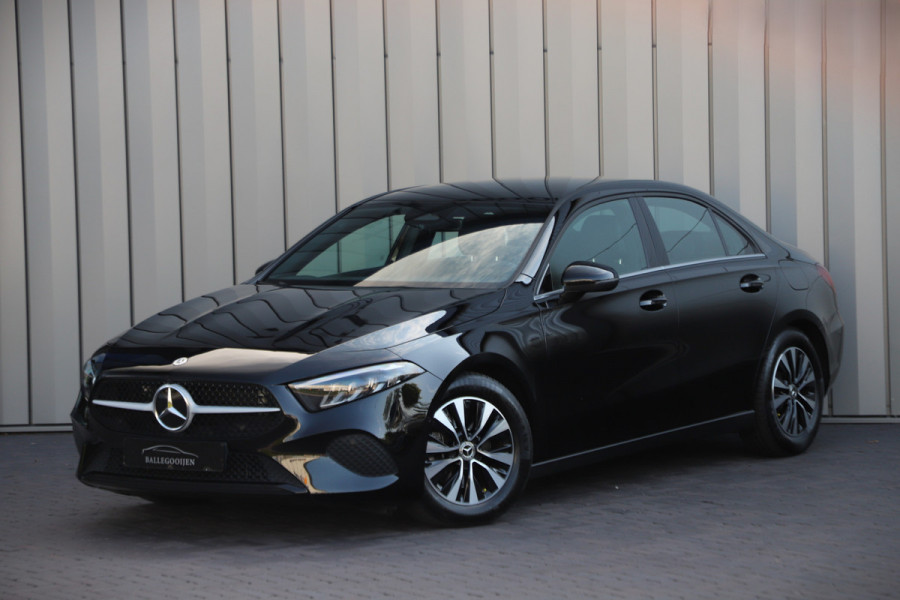Mercedes-Benz A-Klasse 180 Star Edition | 136PK | Led | Distronic | Widescreen | Stoelverwarming | Leder | Clima | Camera | NL-Auto | 2024.